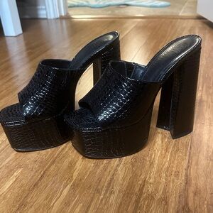 Schultz Sarah platform mule never worn 6.5